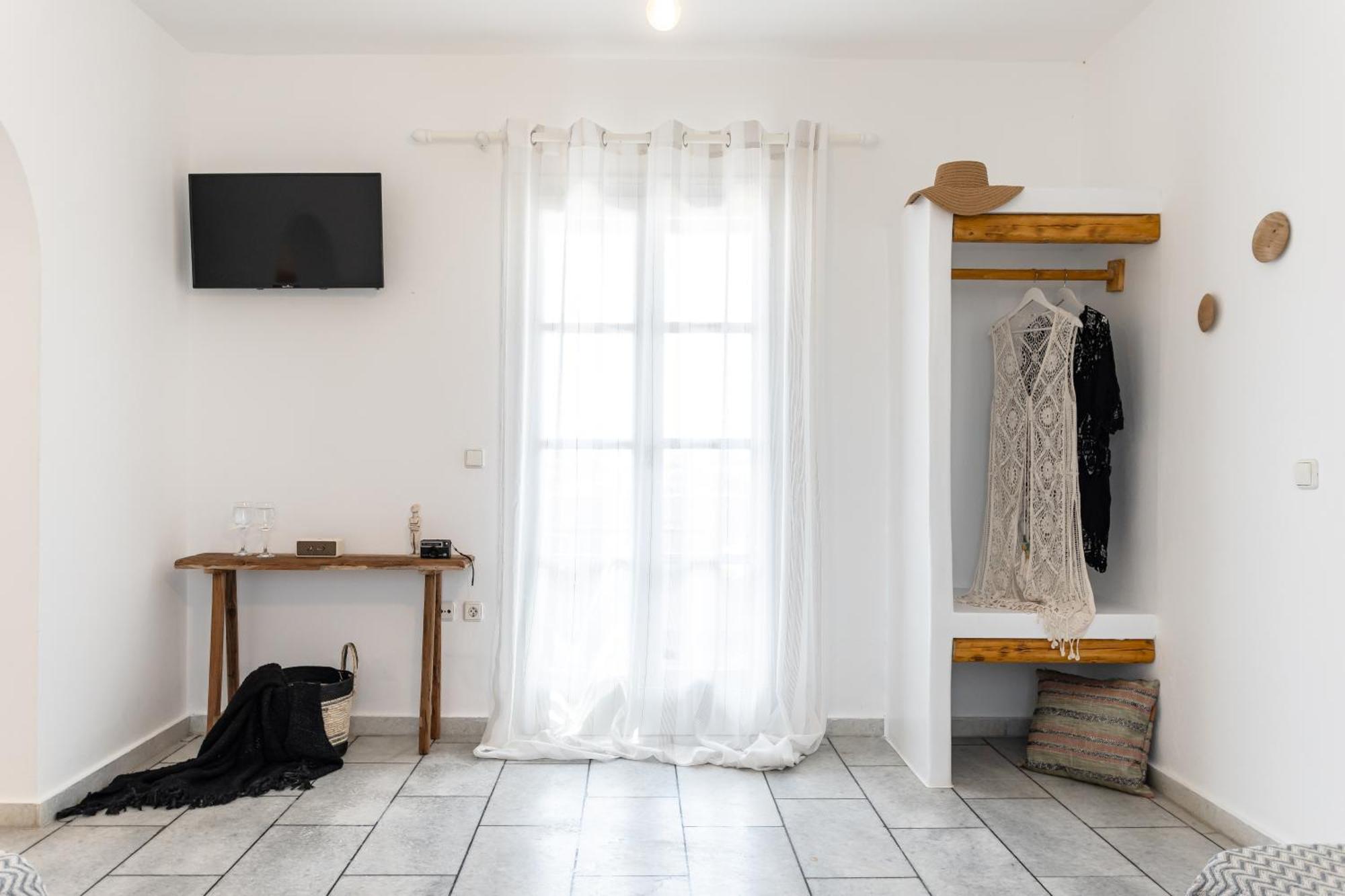 Naxian Serenity Suites Agia Anna  Extérieur photo